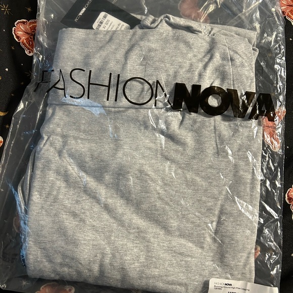 Running Around High Rise Legging - Picture 2 of 3